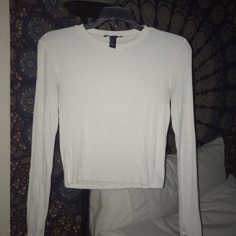 Cute White Long Sleeve Crop🤩